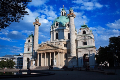 Karlskirche - Vienna (John Menard)  [flickr.com]  CC BY-SA 
Información sobre la licencia en 'Verificación de las fuentes de la imagen'